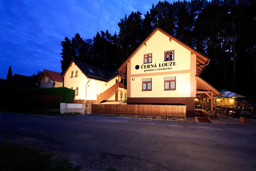 Cerna Louze Hotel Branžež Kültér fotó